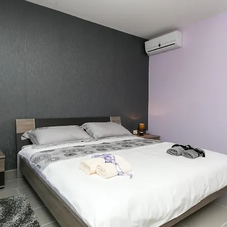 Lapad Bay - Black * דוברובניק